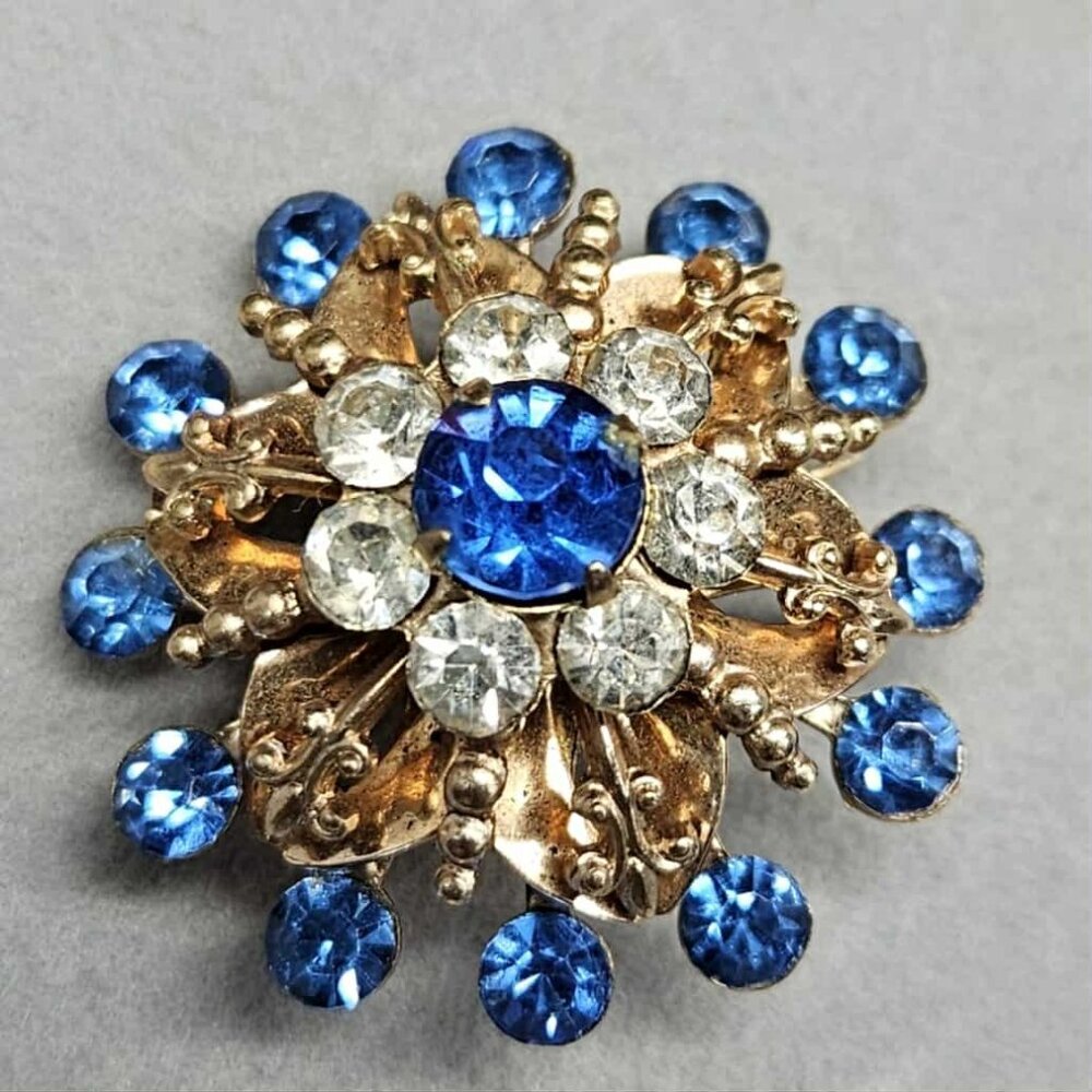 Jewel Encrusted Gold Tone Brooch 50's Era